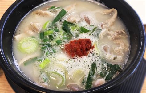  Dwaeji Gukbap ¡Un caldo picante y reconfortante para calmar el alma (y el estómago)!