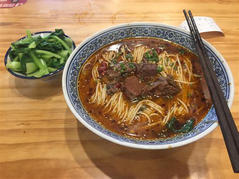  ¿Los Noodles de Carne de Huanggang Te Encantan por Su Textura Cremosa y Sabor Picante?