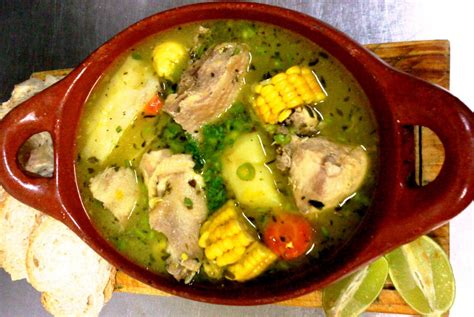  Sancocho de Gallina: Un Placer Cremoso y Picante para los Sentidos!