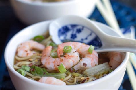  ¿Se atreverá a probar la sopa de camarones y fideos de Wenzhou? Una explosión de sabores marinos combinados con texturas sedosas.